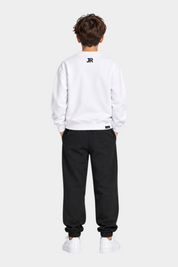 Ragazzo indossa completo sportivo Follower SRL con felpa bianca e pantaloni neri, vista posteriore
