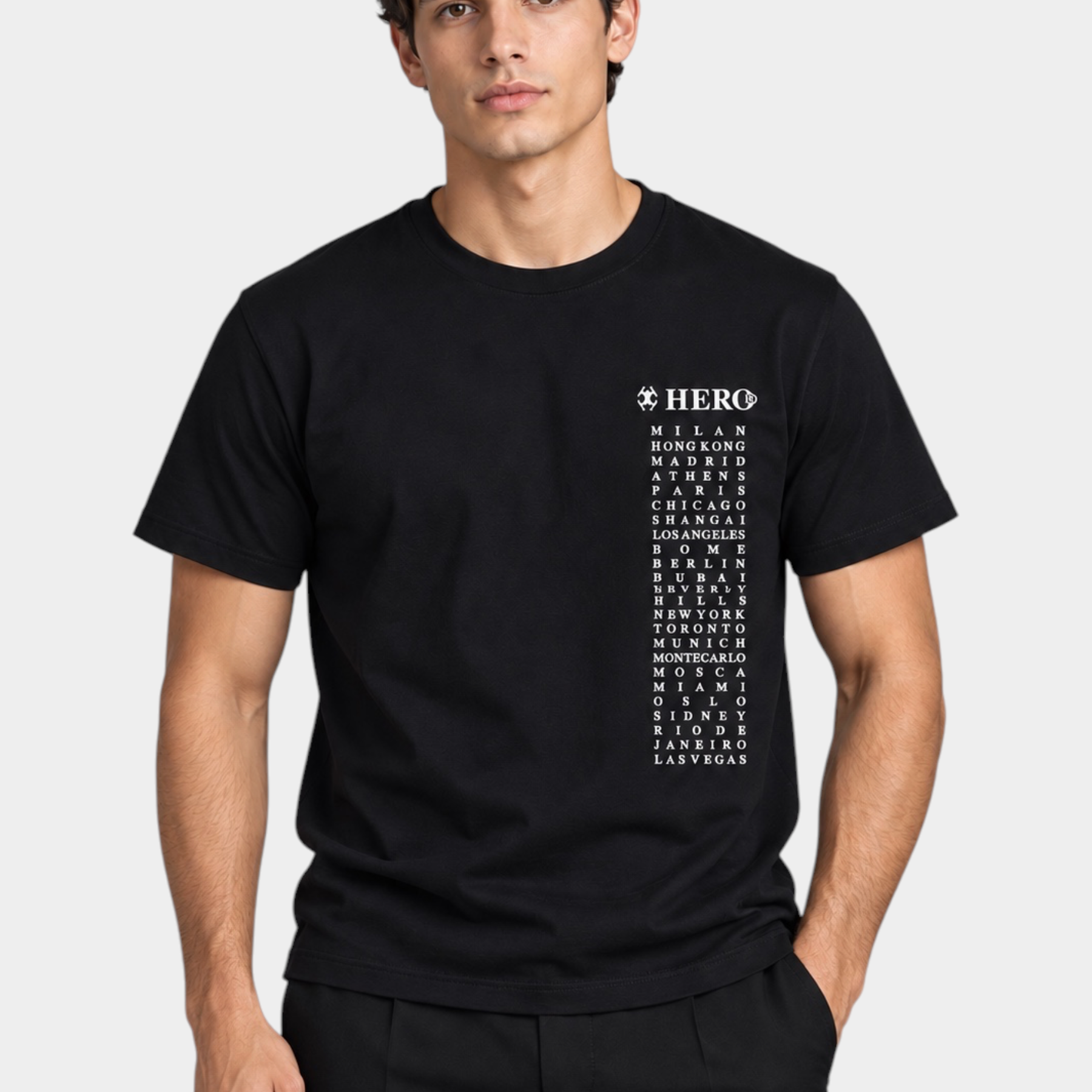 Modello_italiano_con_T-shirt_nera_HERO-17.jpg