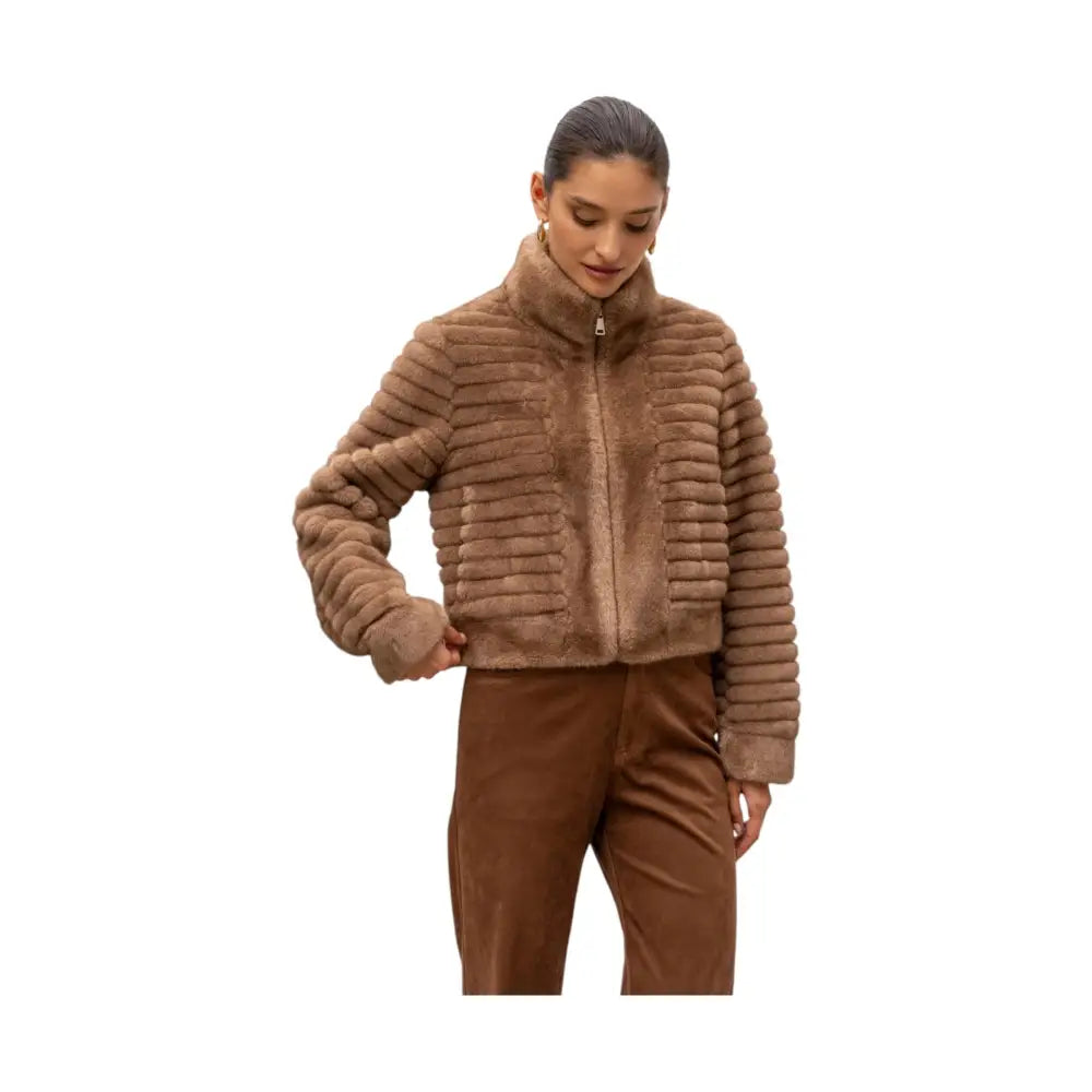 Cappotto corto in pelliccia sintetica a bande orizzontali Donna Attentif Paris Attentif Paris