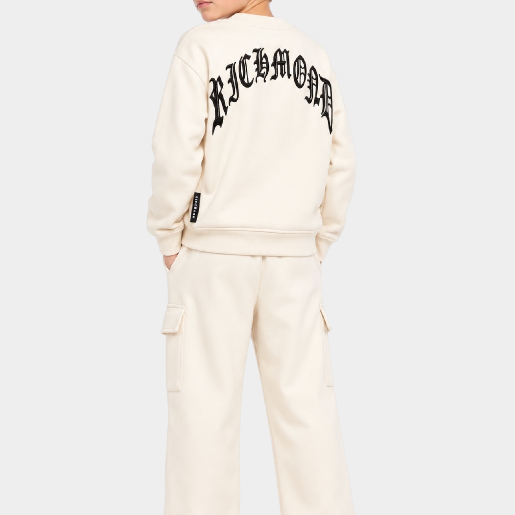 Completo sportivo unisex Follower SRL beige con felpa girocollo e pantaloni cargo, logo Richmond nero sul retro