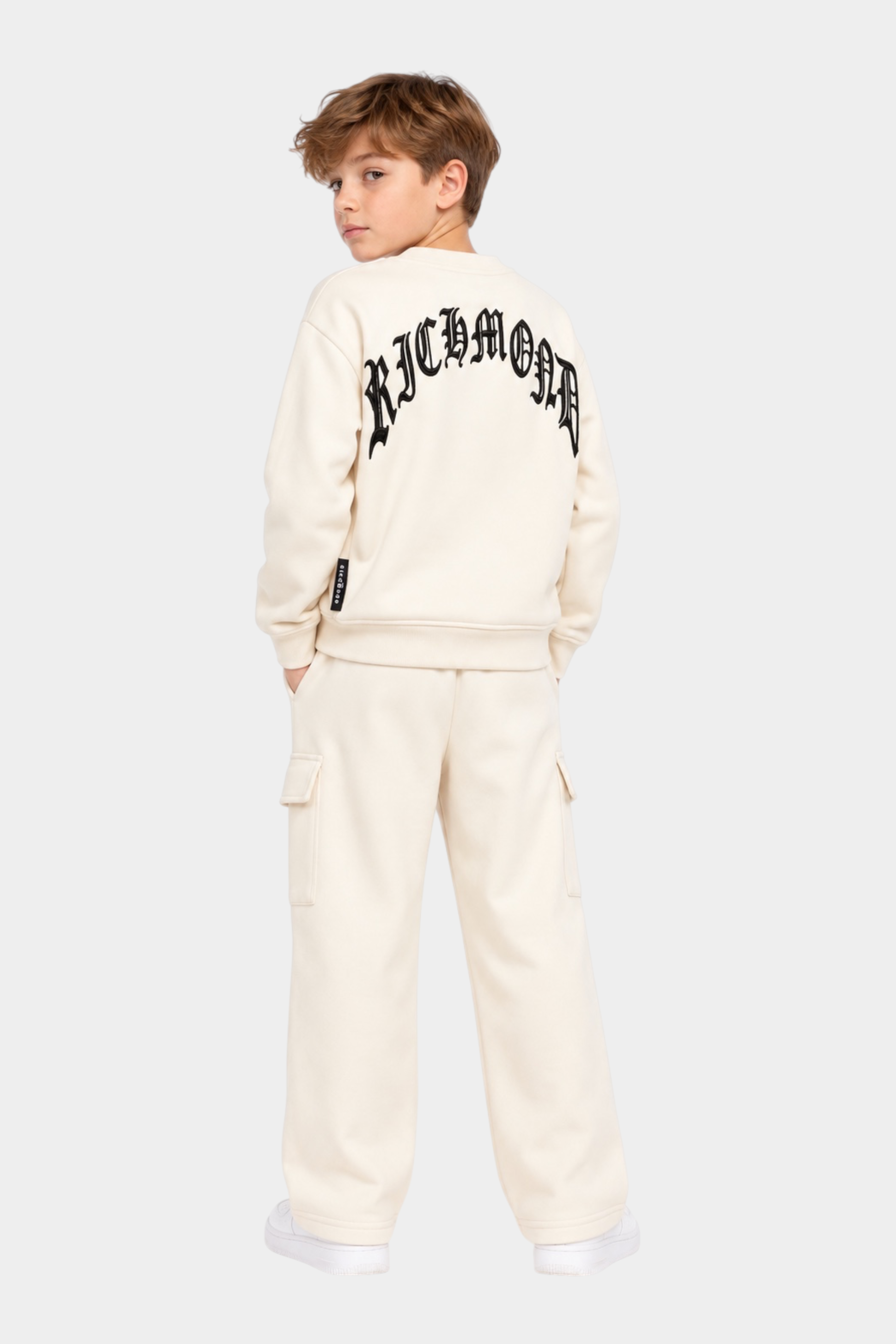 Completo sportivo unisex Follower SRL beige con felpa girocollo e pantaloni cargo, logo Richmond nero sul retro