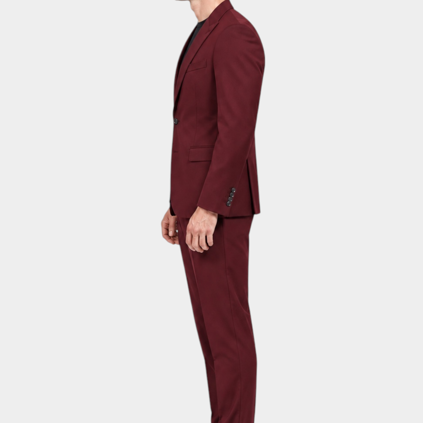 Modello indossa abito monopetto bordeaux Follower SRL in misto poliestere, vista laterale su sfondo neutro