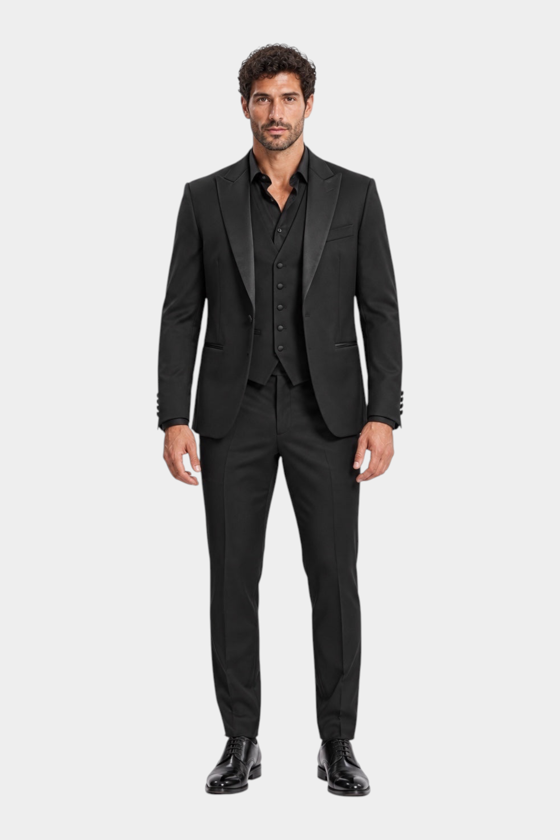 Modello indossa abito tre pezzi nero Follower SRL con giacca monopetto, gilet e pantaloni sartoriali Made in Italy