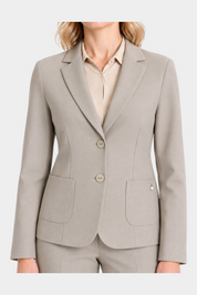 Blazer Follower SRL beige a due bottoni con tasche applicate e revers classici indossato da donna