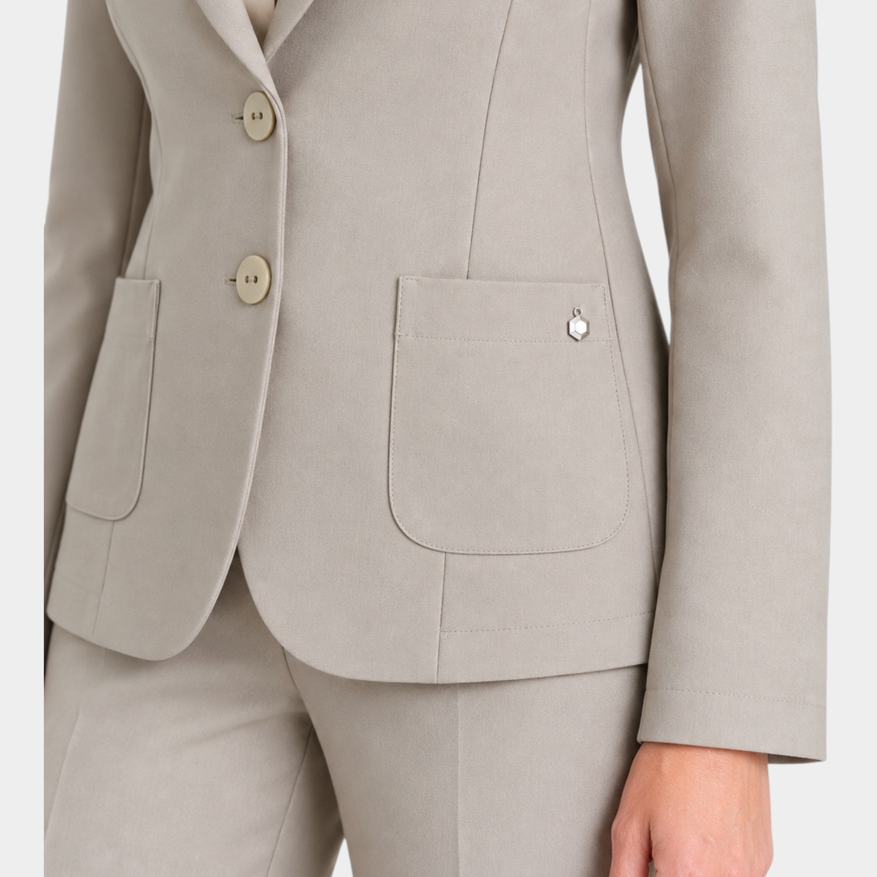 Blazer Follower SRL beige da donna con due bottoni, tasche applicate e dettaglio metallico elegante