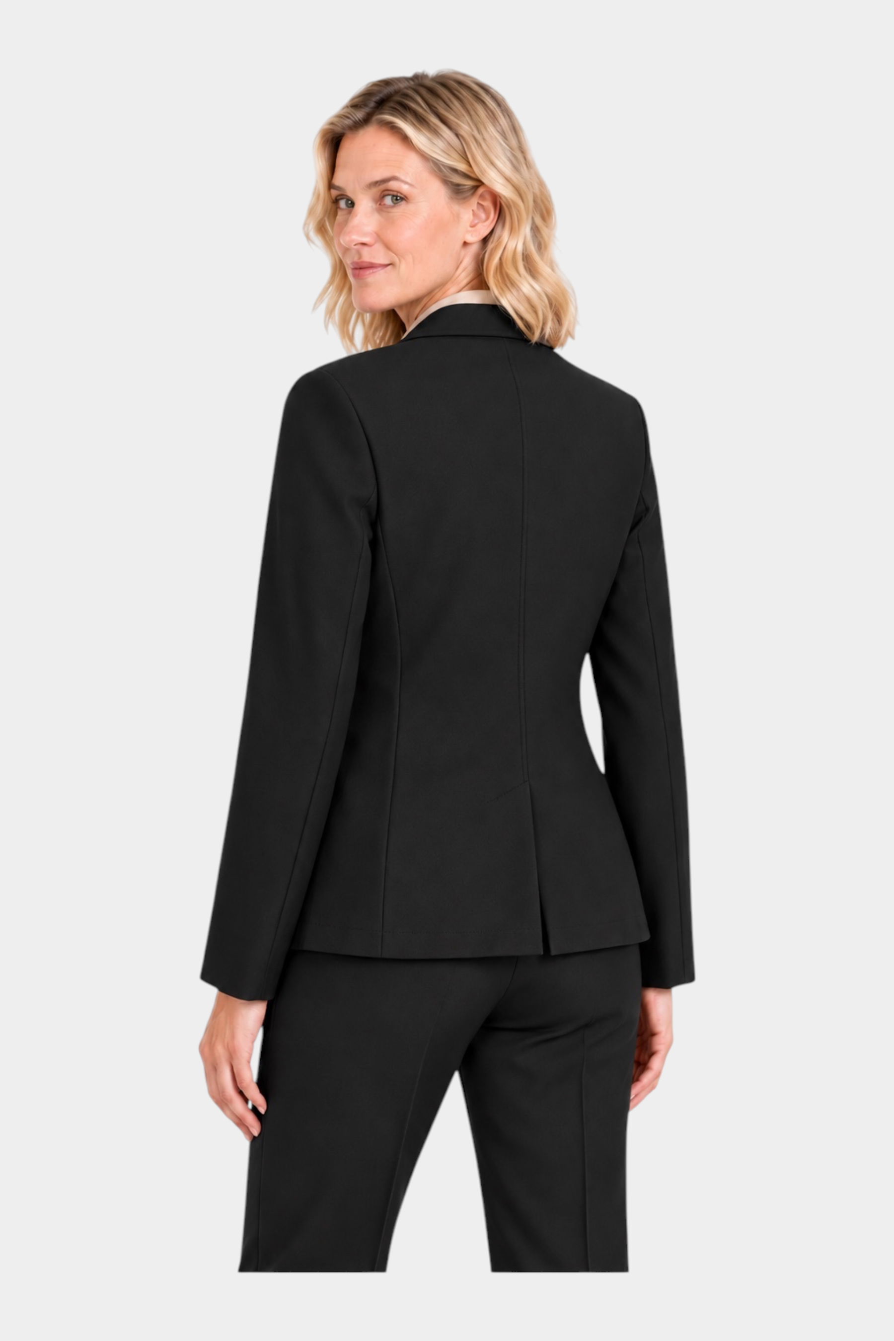 Vista posteriore di un blazer nero a due bottoni RAGNO indossato da una modella, collezione Follower SRL