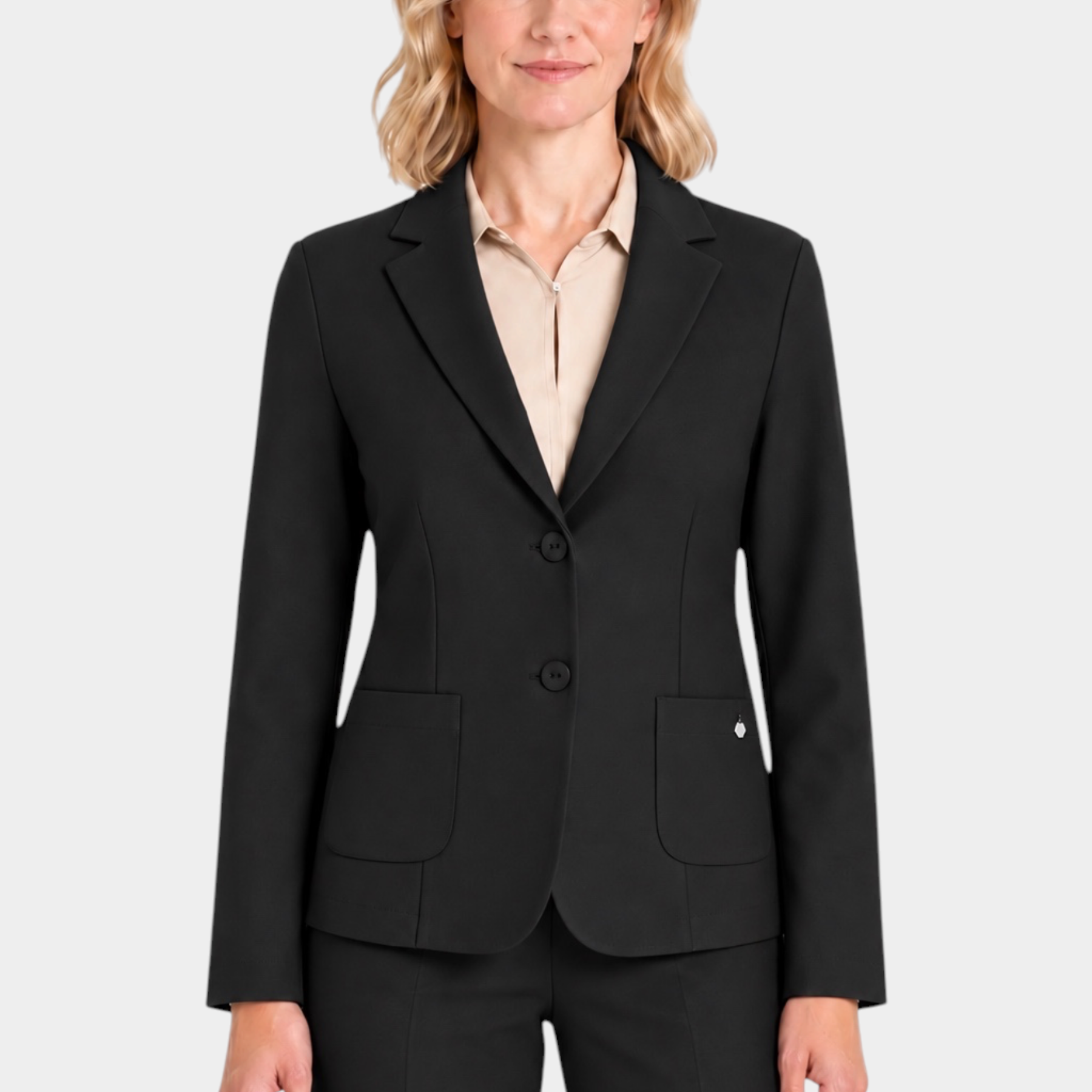 Blazer nero a due bottoni Follower SRL con tasche frontali e taglio sartoriale indossato da una modella