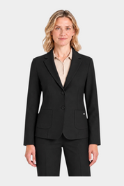 Blazer nero a due bottoni Follower SRL con tasche frontali e taglio sartoriale indossato da una modella