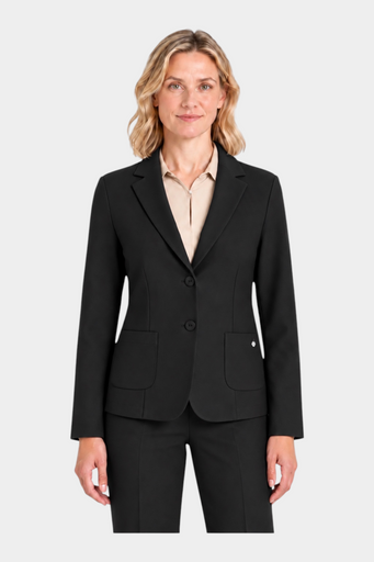 Blazer nero a due bottoni Follower SRL con tasche frontali e taglio sartoriale indossato da una modella