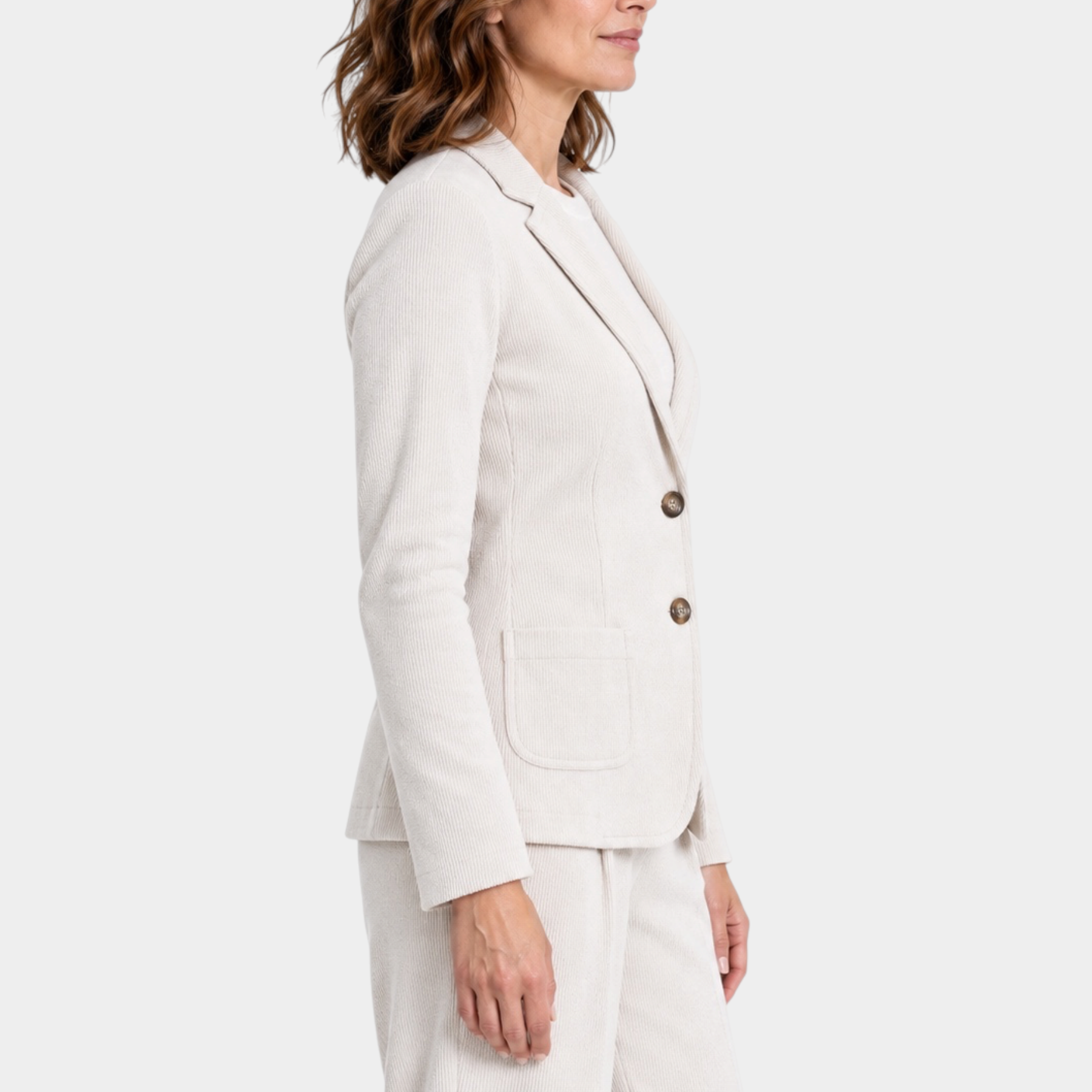 Blazer Follower SRL da donna in velluto color avorio con chiusura a due bottoni e tasche applicate, vista laterale