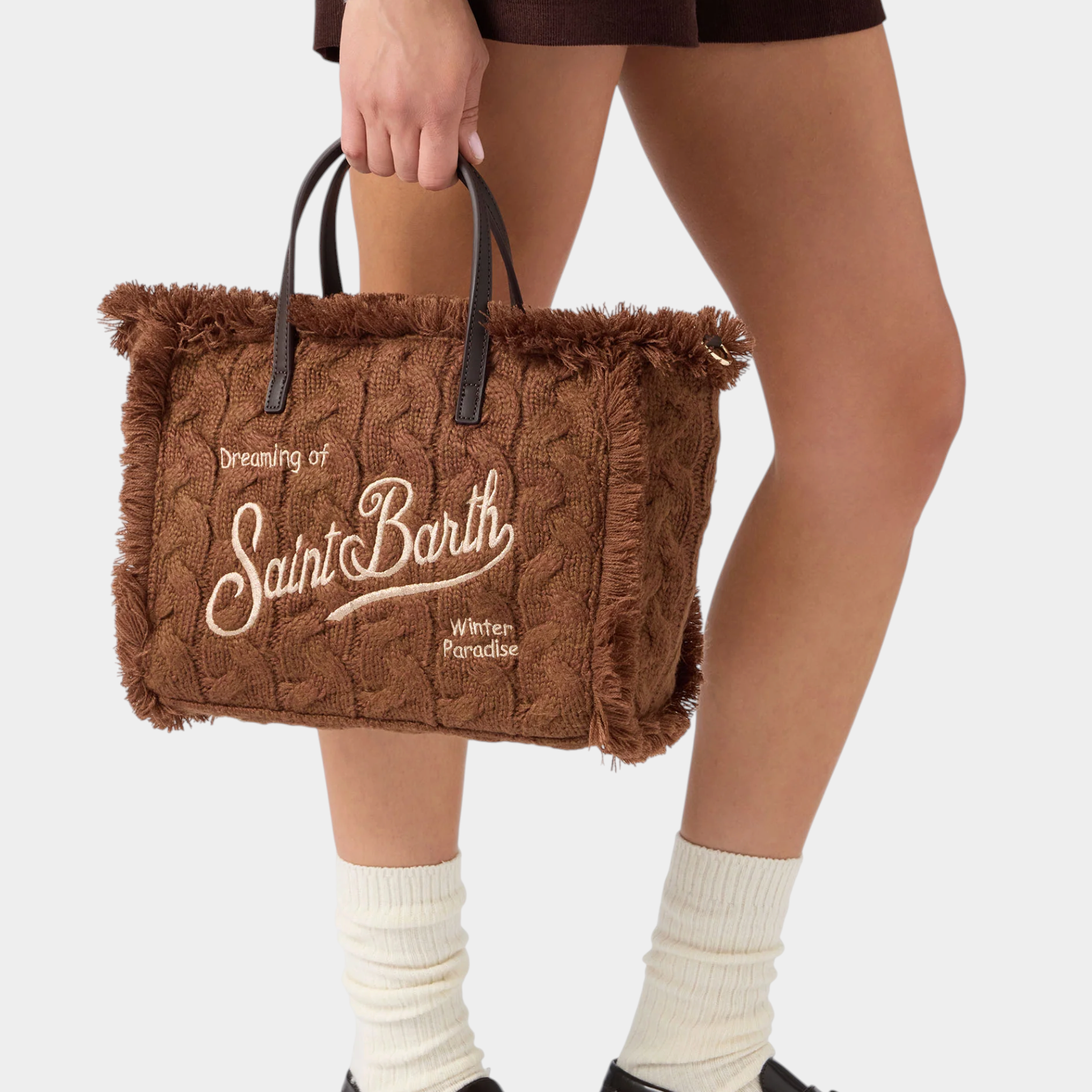 Borsa Follower SRL Colette marrone in maglia a trecce con ricamo logo e bordi sfrangiati, portata a mano