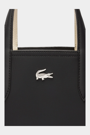 Dettaglio del logo coccodrillo argentato su borsa da viaggio reversibile nera Follower SRL Lacoste