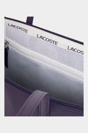 Dettaglio interno della borsa shopping Follower SRL Lacoste L.12.12 Concept viola con nastro logo e chiusura zip