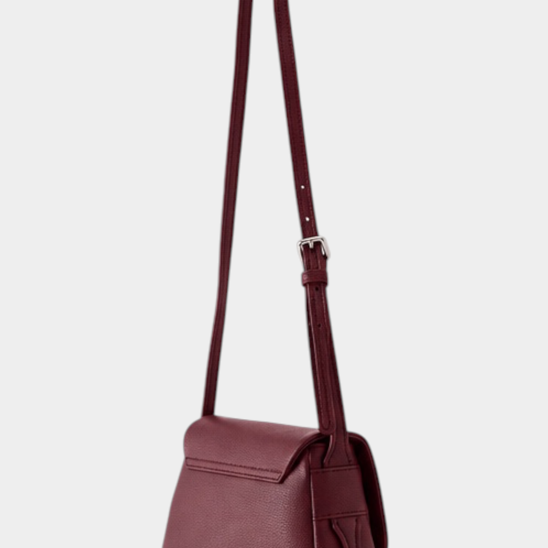 Borsa a tracolla Follower SRL color bordeaux con patta e tracolla regolabile in pelle martellata