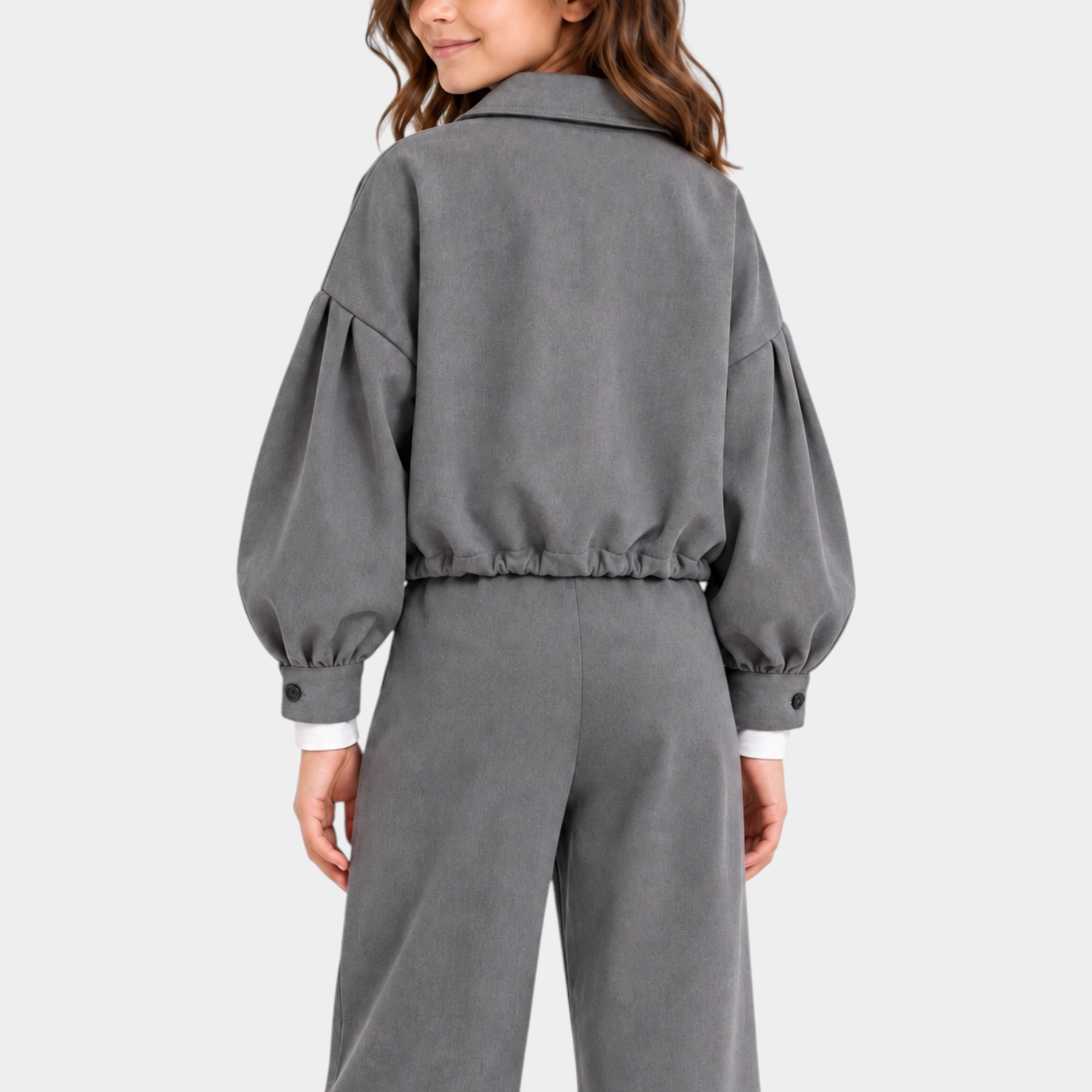 Bambina indossa camicia over crop grigia MA VIE PARIS di Follower SRL con maniche ampie e orlo con coulisse