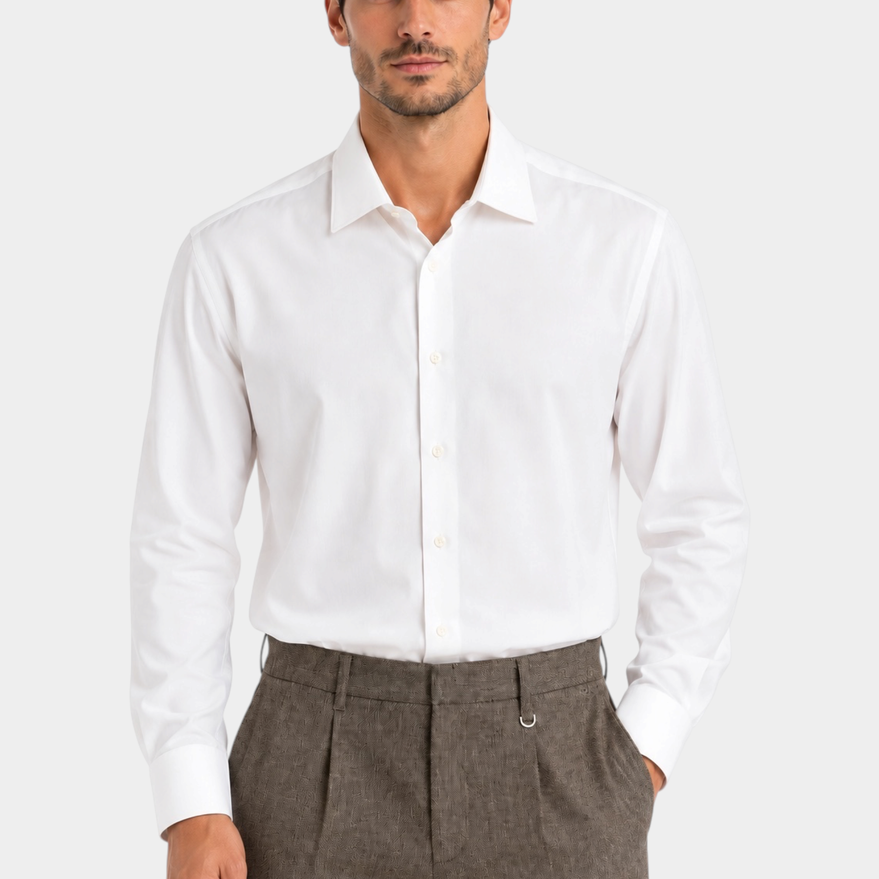 Modello indossa camicia bianca Imperial da uomo in tessuto super elasticizzato con vestibilità regular fit