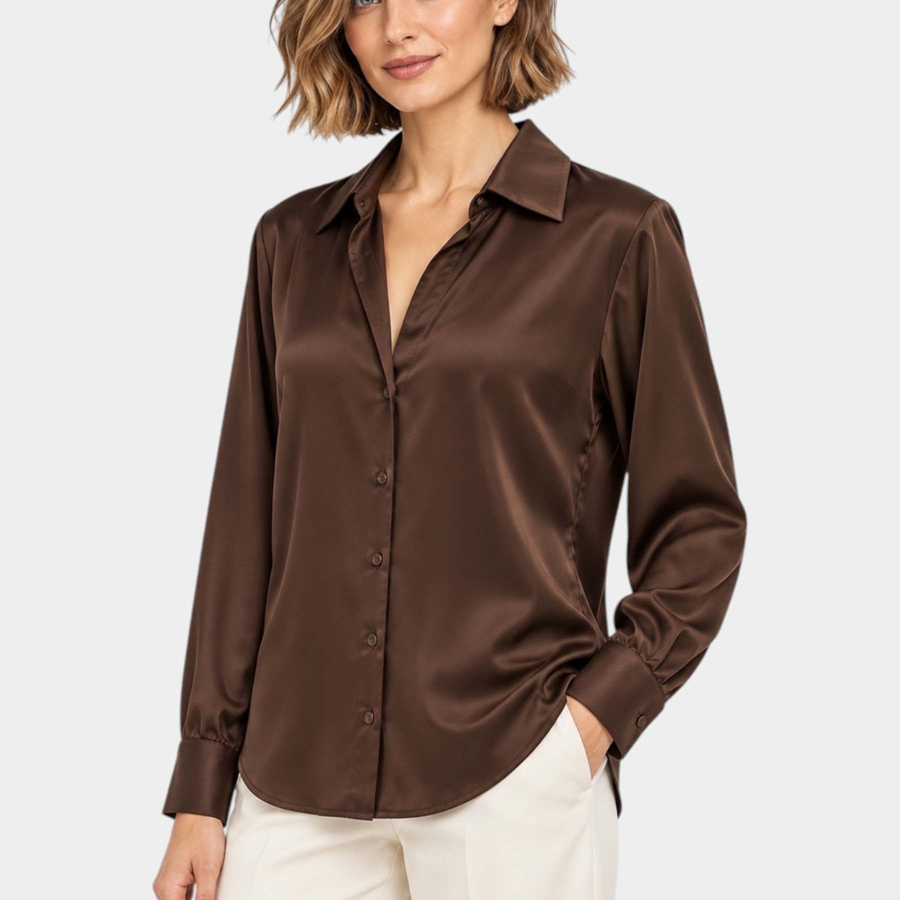Modella indossa una camicia luxury marrone in raso di Follower SRL con colletto classico e maniche lunghe