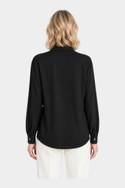 Vista posteriore di una camicia nera in flanella leggera da donna del brand Follower SRL con maniche lunghe