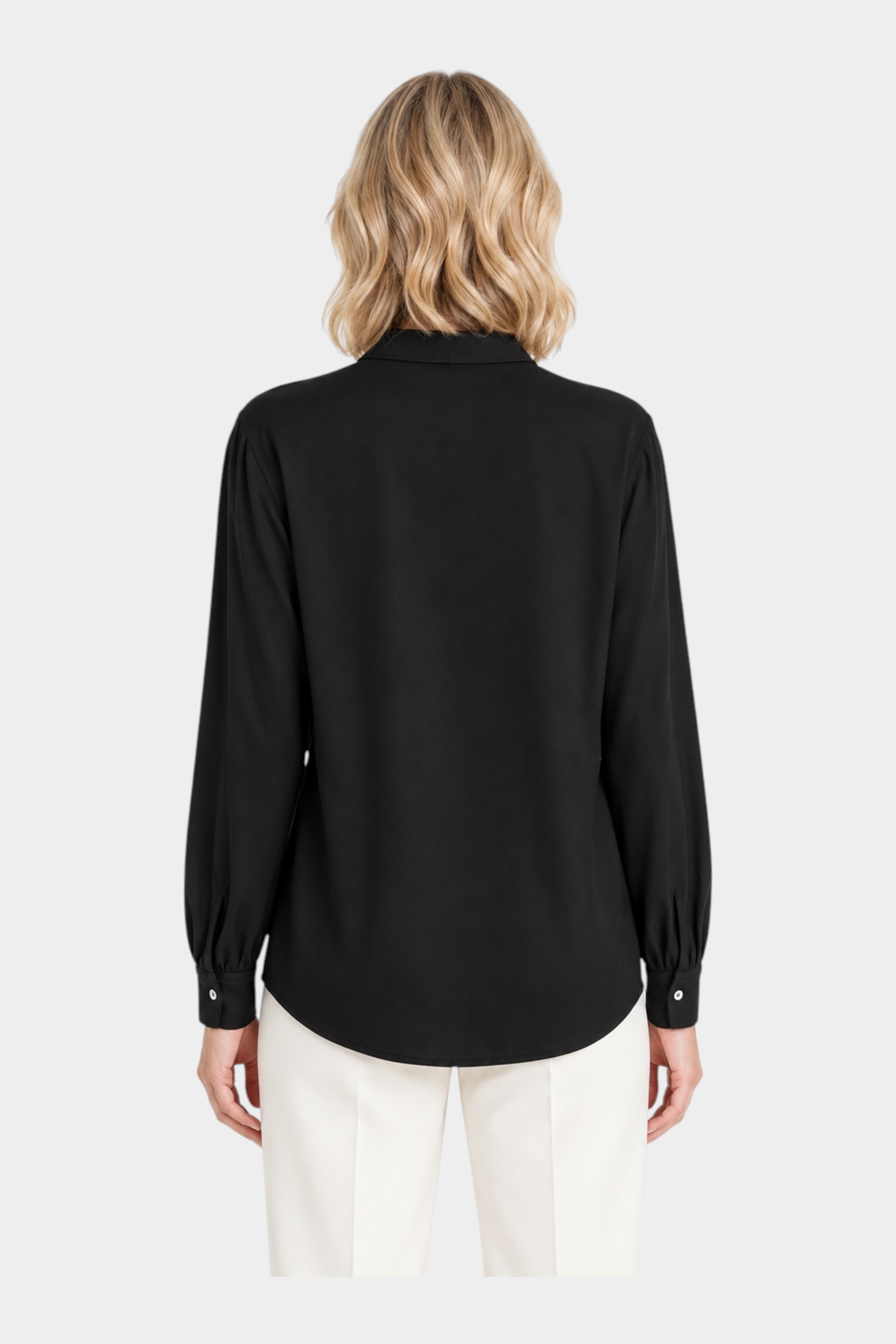 Vista posteriore di una camicia nera in flanella leggera da donna del brand Follower SRL con maniche lunghe