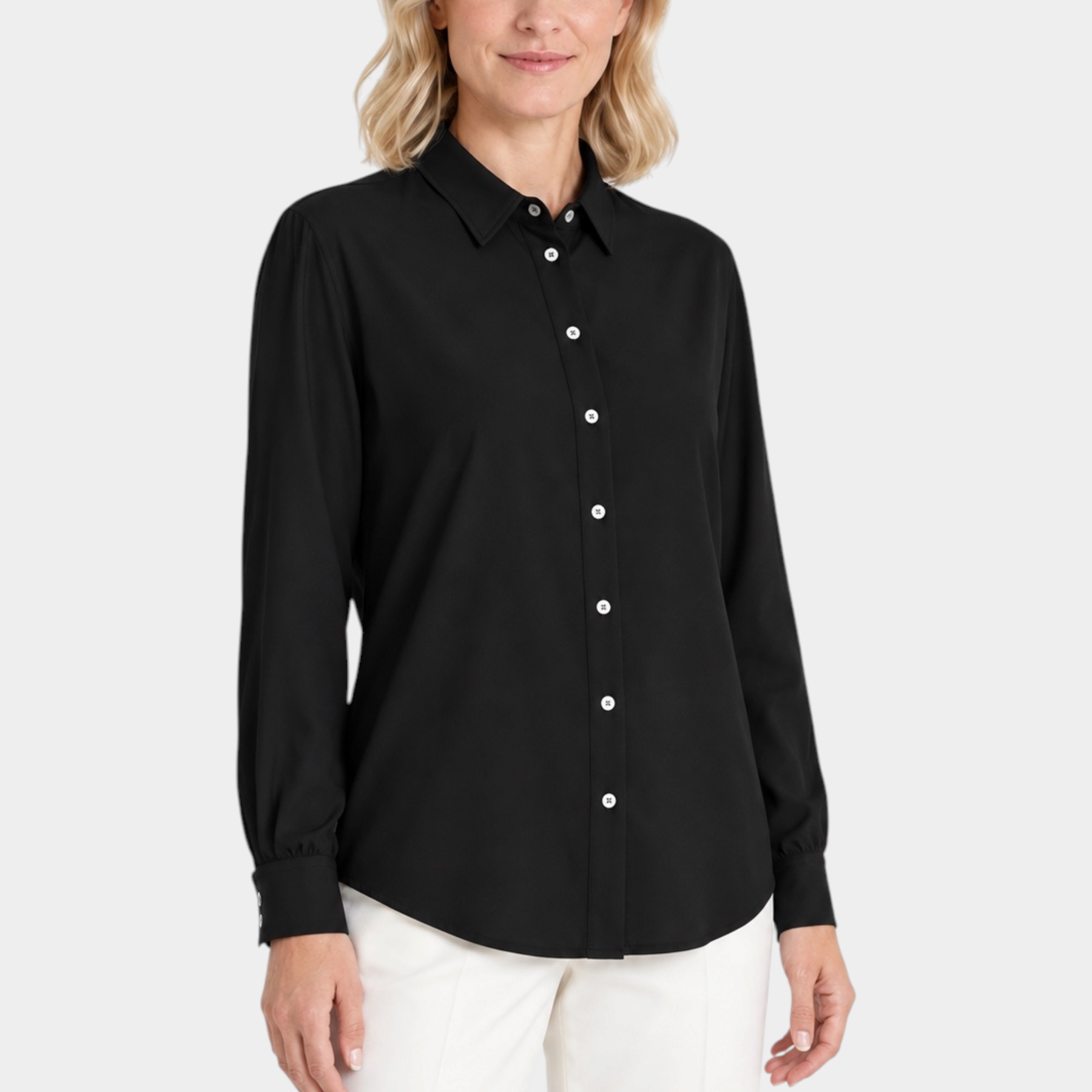Camicia nera in flanella leggera da donna Ragno indossata da una modella, proposta da Follower SRL