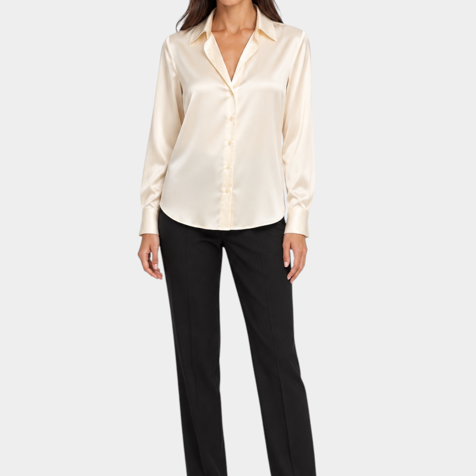 Modella indossa camicia luxury Follower SRL in seta color avorio con colletto classico e maniche lunghe