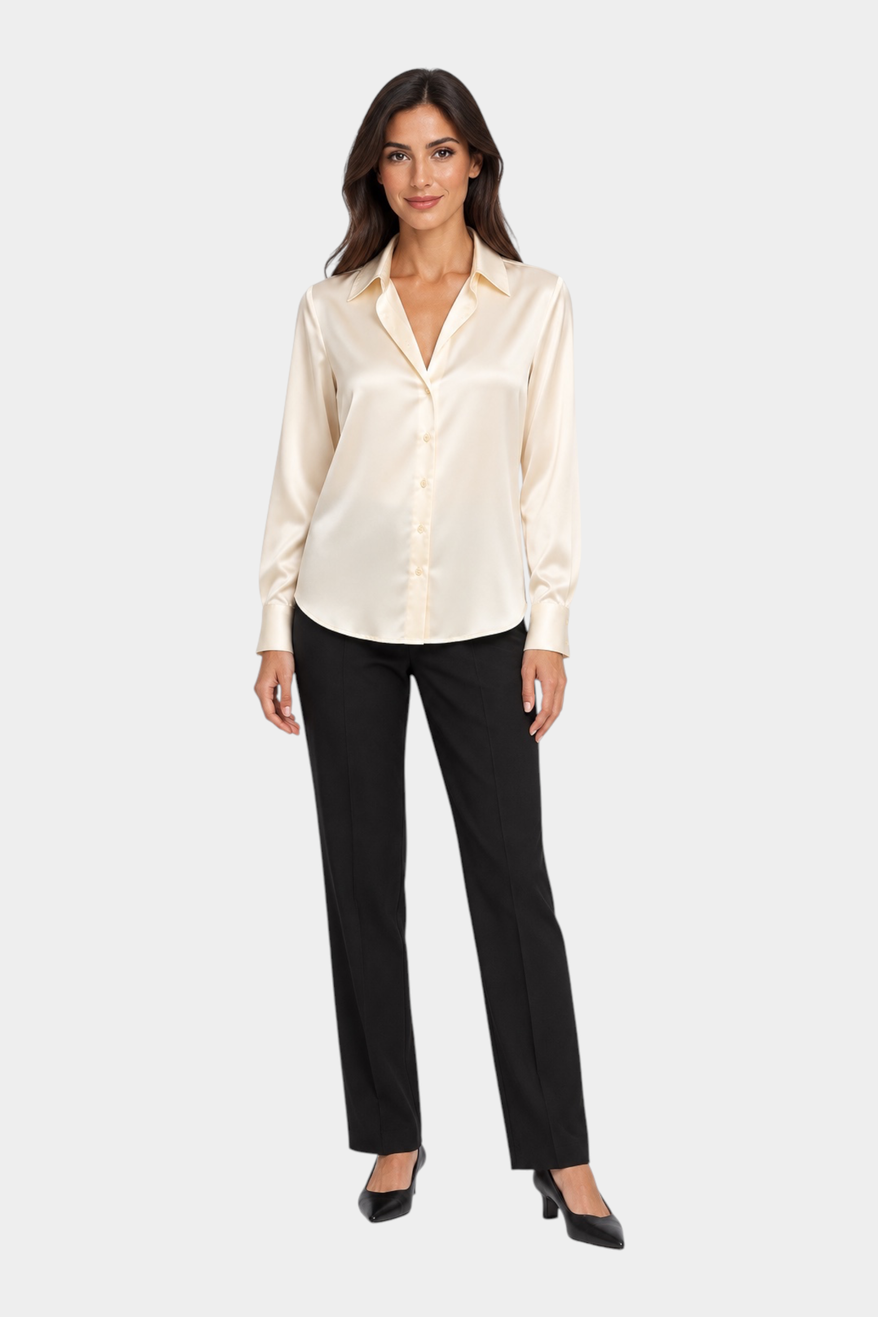 Modella indossa camicia luxury Follower SRL in seta color avorio con colletto classico e maniche lunghe