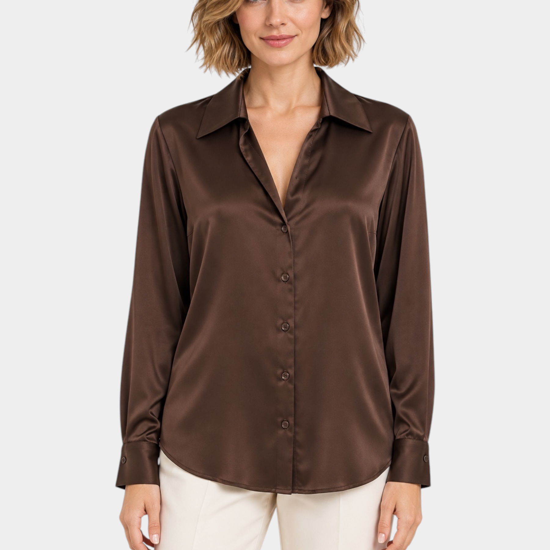 Camicia luxury marrone in seta Follower SRL indossata da una modella con colletto classico e bottoni frontali