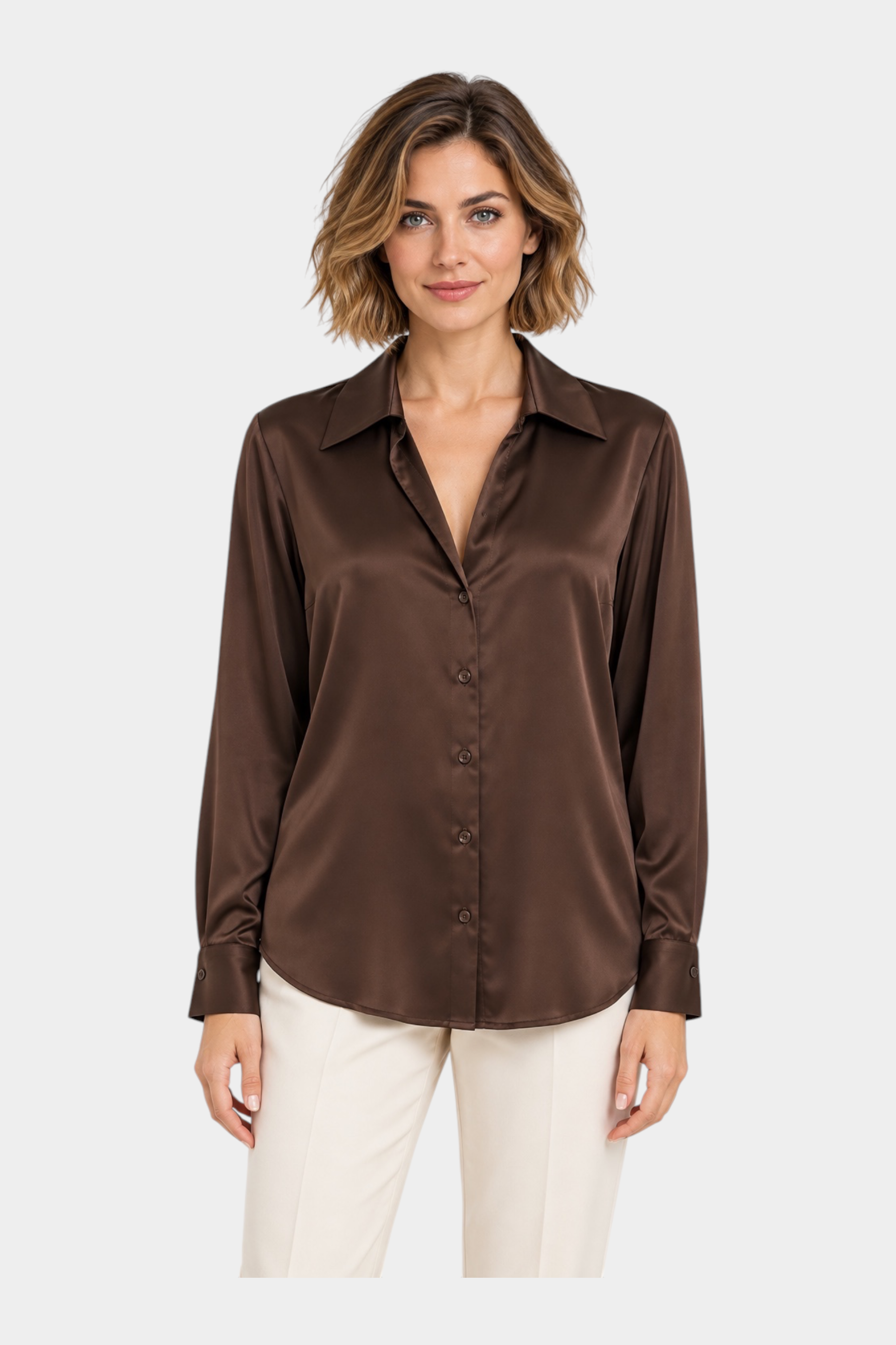 Camicia luxury marrone in seta Follower SRL indossata da una modella con colletto classico e bottoni frontali