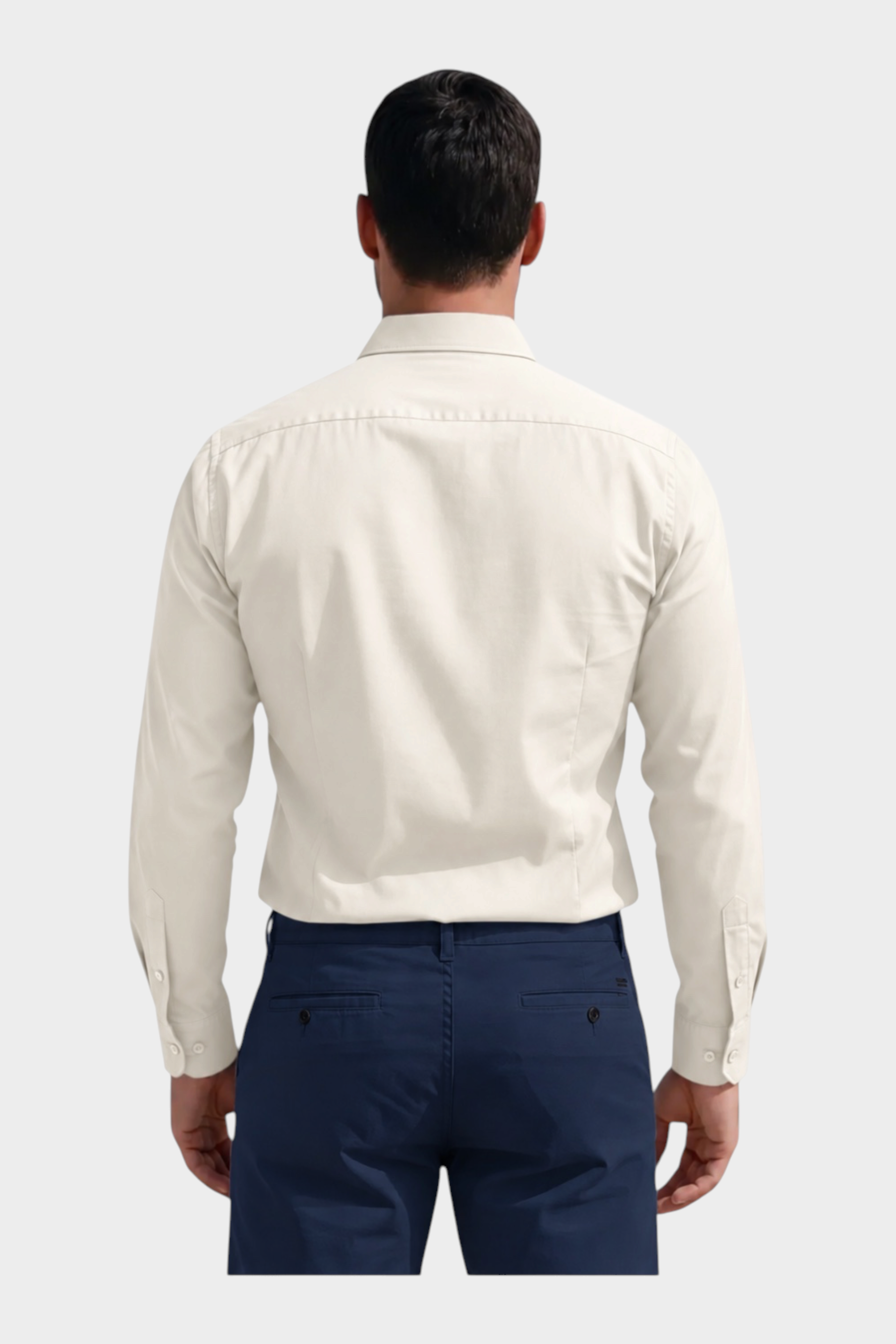 Vista posteriore di una camicia slim Follower SRL color avorio indossata con pantaloni blu scuro