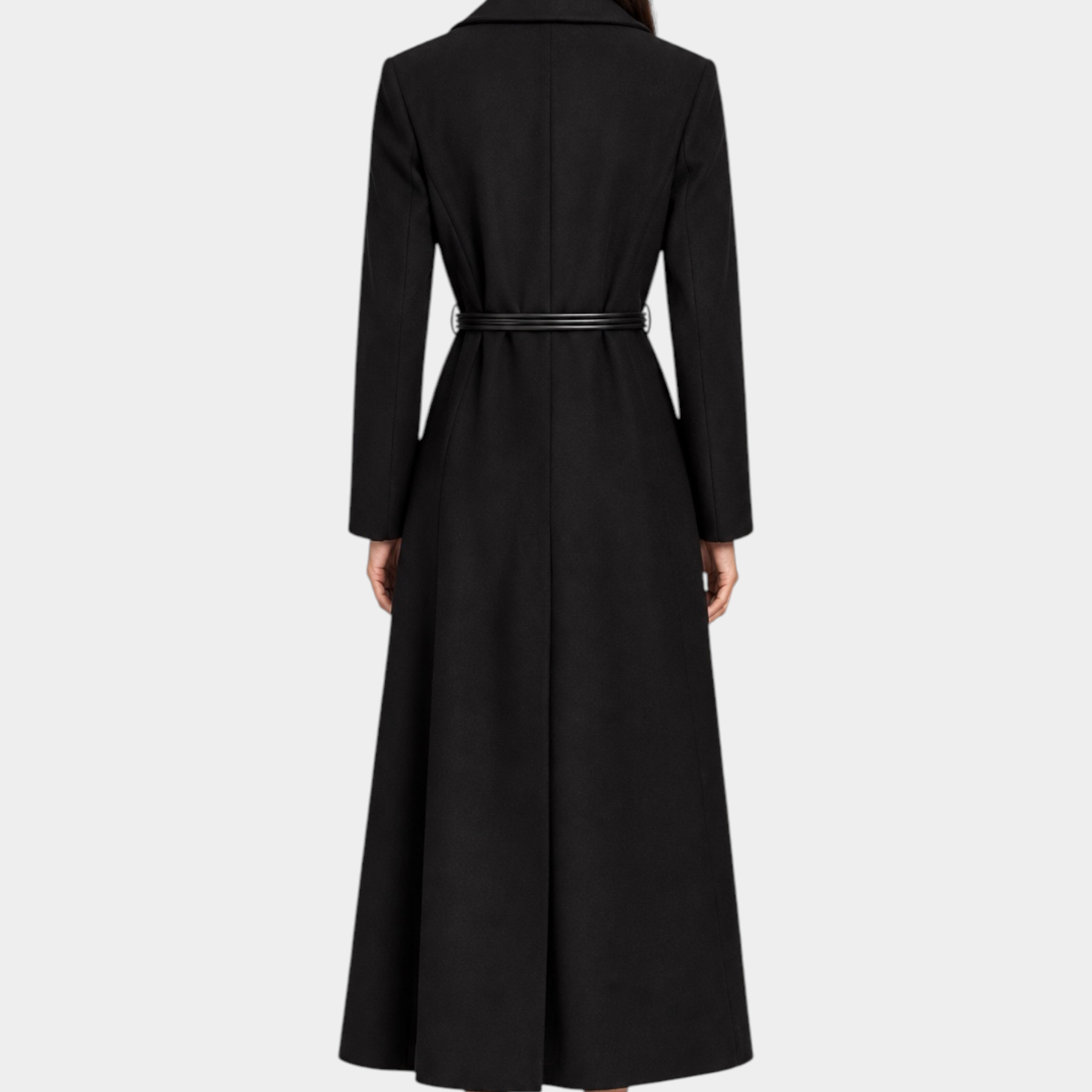 Cappotto lungo nero Follower SRL con cintura in vita indossato da una modella, vista posteriore