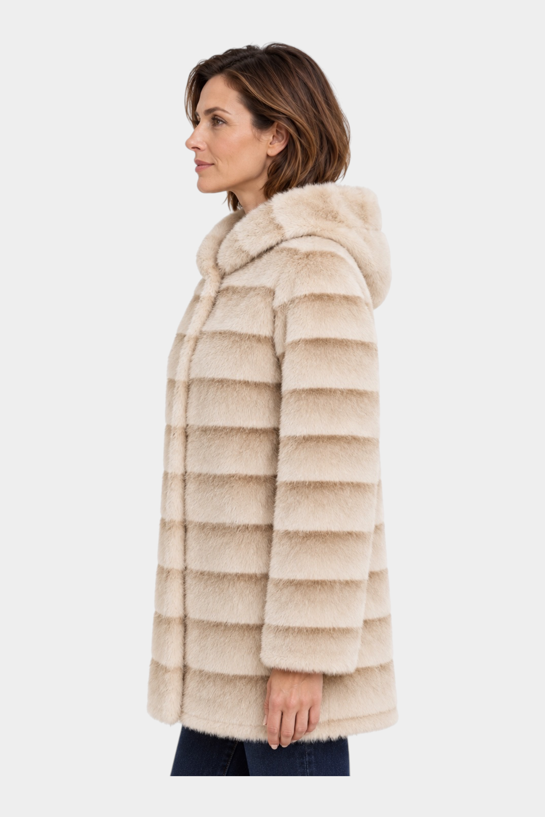 Cappotto lungo reversibile beige con cappuccio RAGNO indossato da una modella, collezione Follower SRL