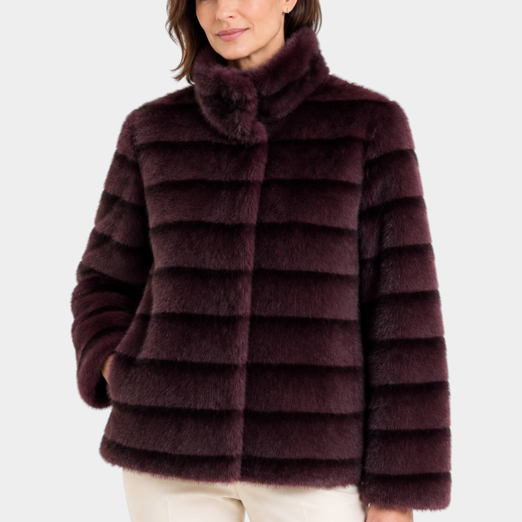 Cappotto reversibile da donna color bordeaux firmato Follower SRL con texture effetto pelliccia e collo alto