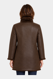 Vista posteriore del cappotto lungo reversibile marrone Follower SRL con finitura liscia e dettagli in ecopelliccia