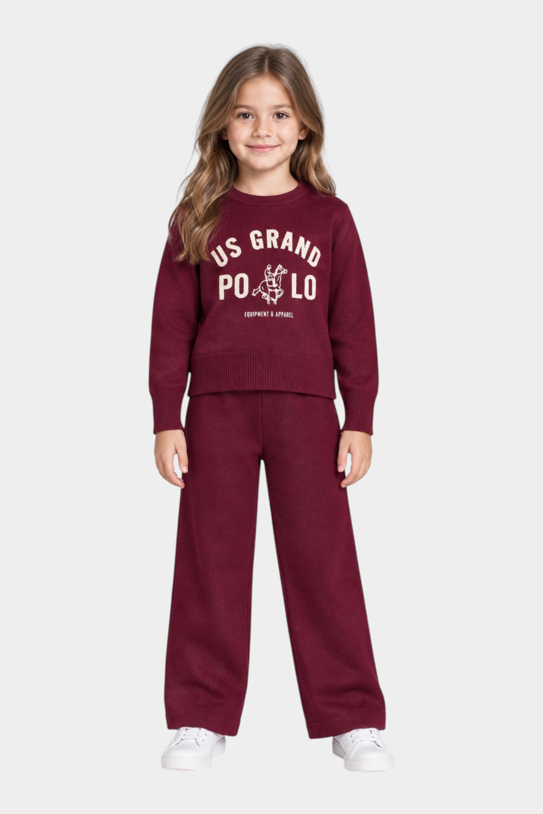 Bambina indossa completo Follower SRL bordeaux con felpa girocollo e pantaloni a gamba larga, stile casual sportivo