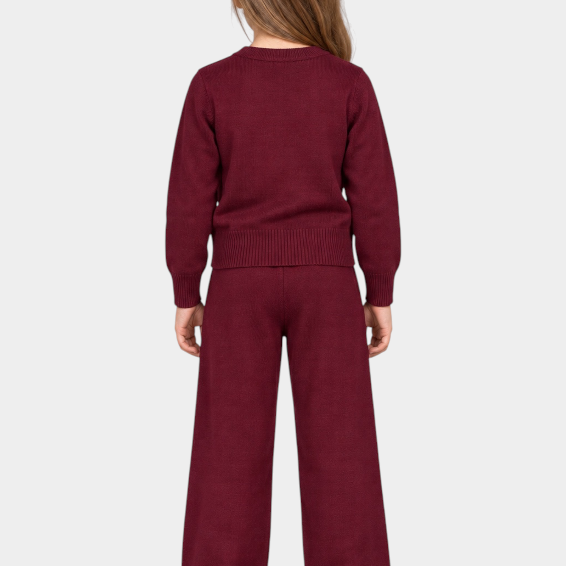 Bambina di spalle indossa completo Follower SRL bordeaux composto da maglia e pantaloni in maglia a gamba larga