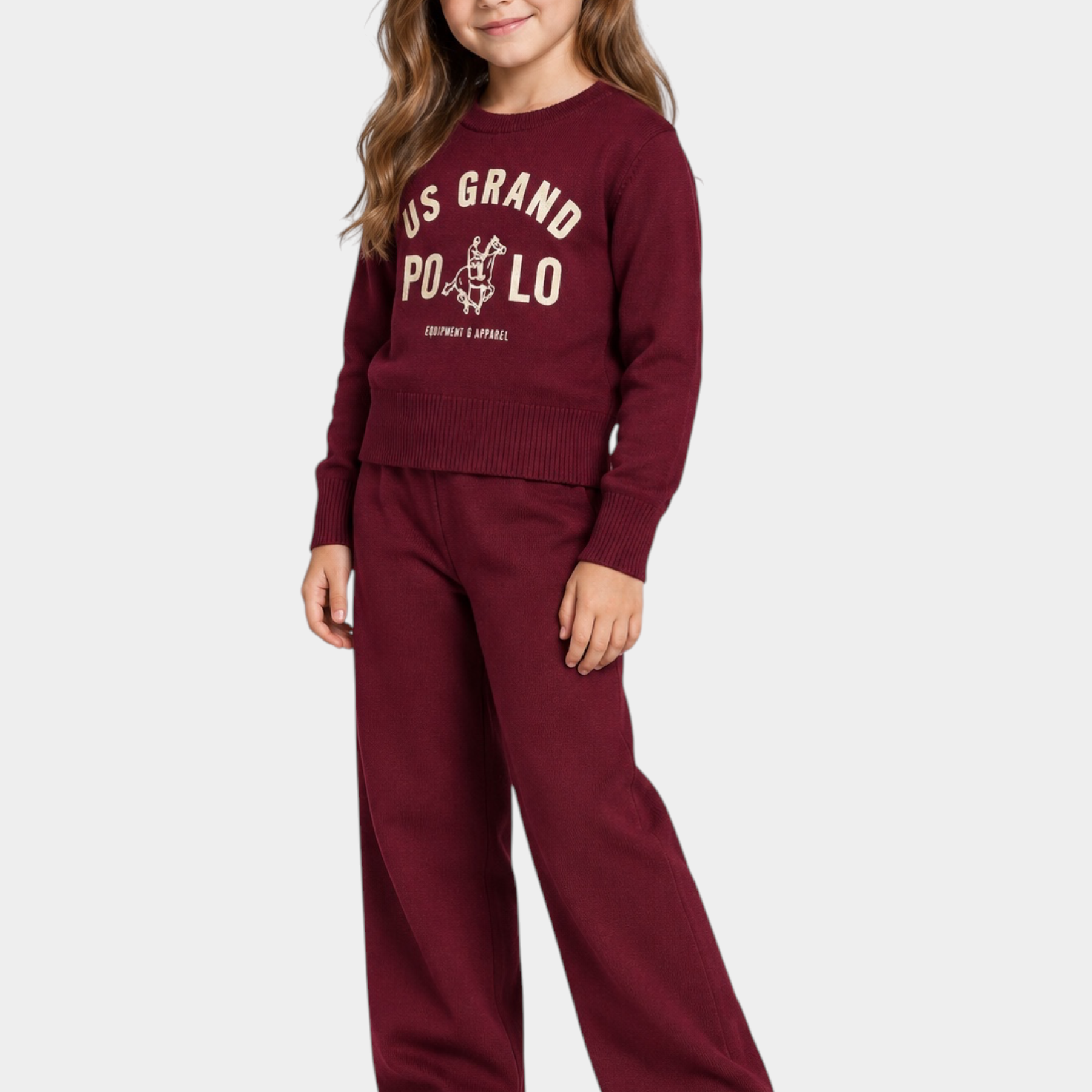 Bambina indossa completo Follower SRL bordeaux con maglione a girocollo e pantaloni ampi in maglia