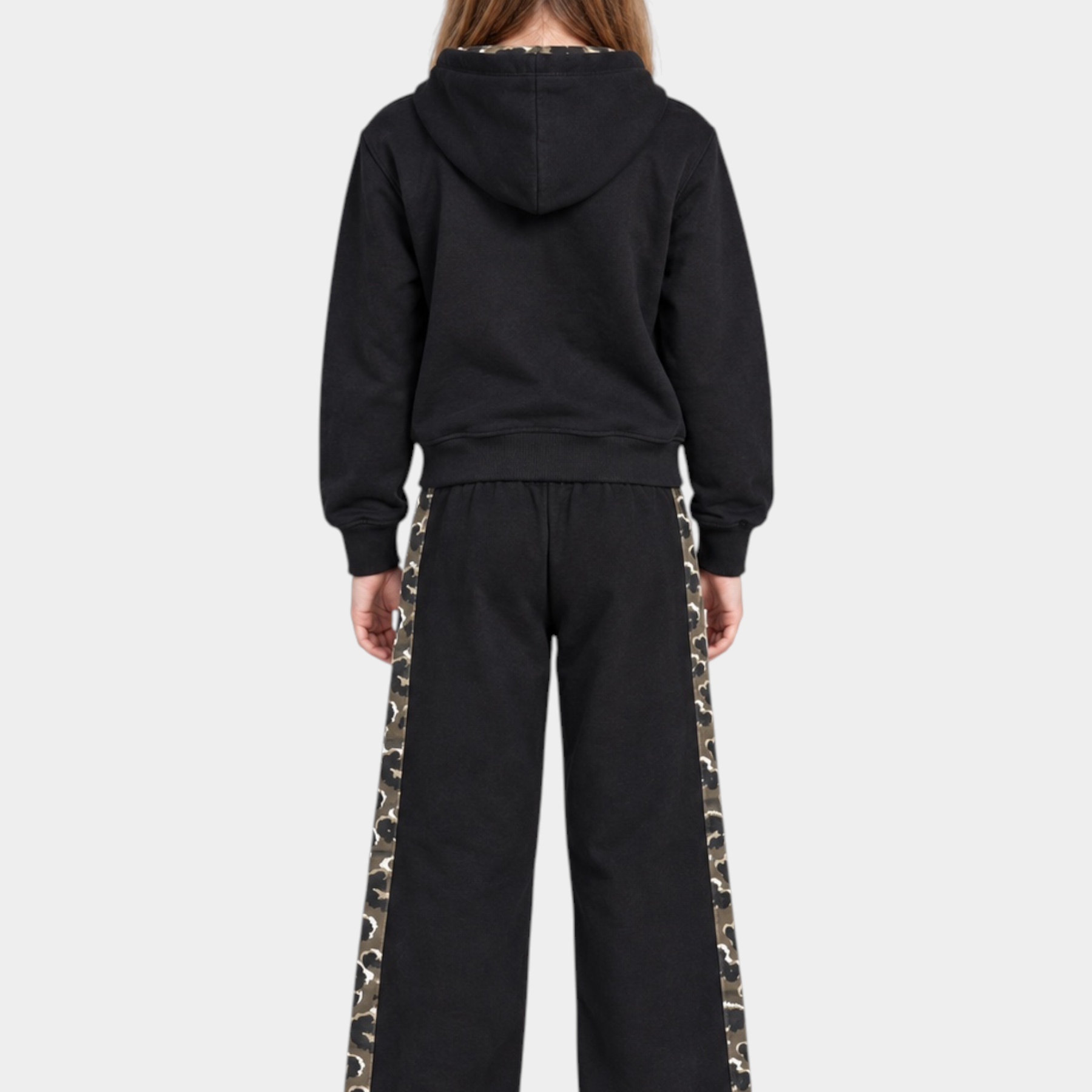 Completo Follower SRL nero per bambina con felpa con cappuccio e pantaloni a gamba larga con bande laterali mimetiche