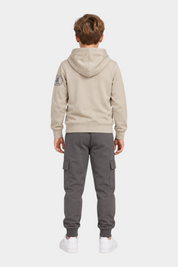 Completo Follower SRL per bambino con felpa beige con cappuccio e pantaloni cargo grigi, vista posteriore