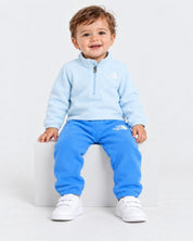 Bambino sorridente indossa completo in pile azzurro Follower SRL composto da felpa con zip e pantaloni coordinati