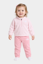 Bambina che indossa un completo due pezzi in pile rosa Follower SRL The North Face con zip corta e logo ricamato