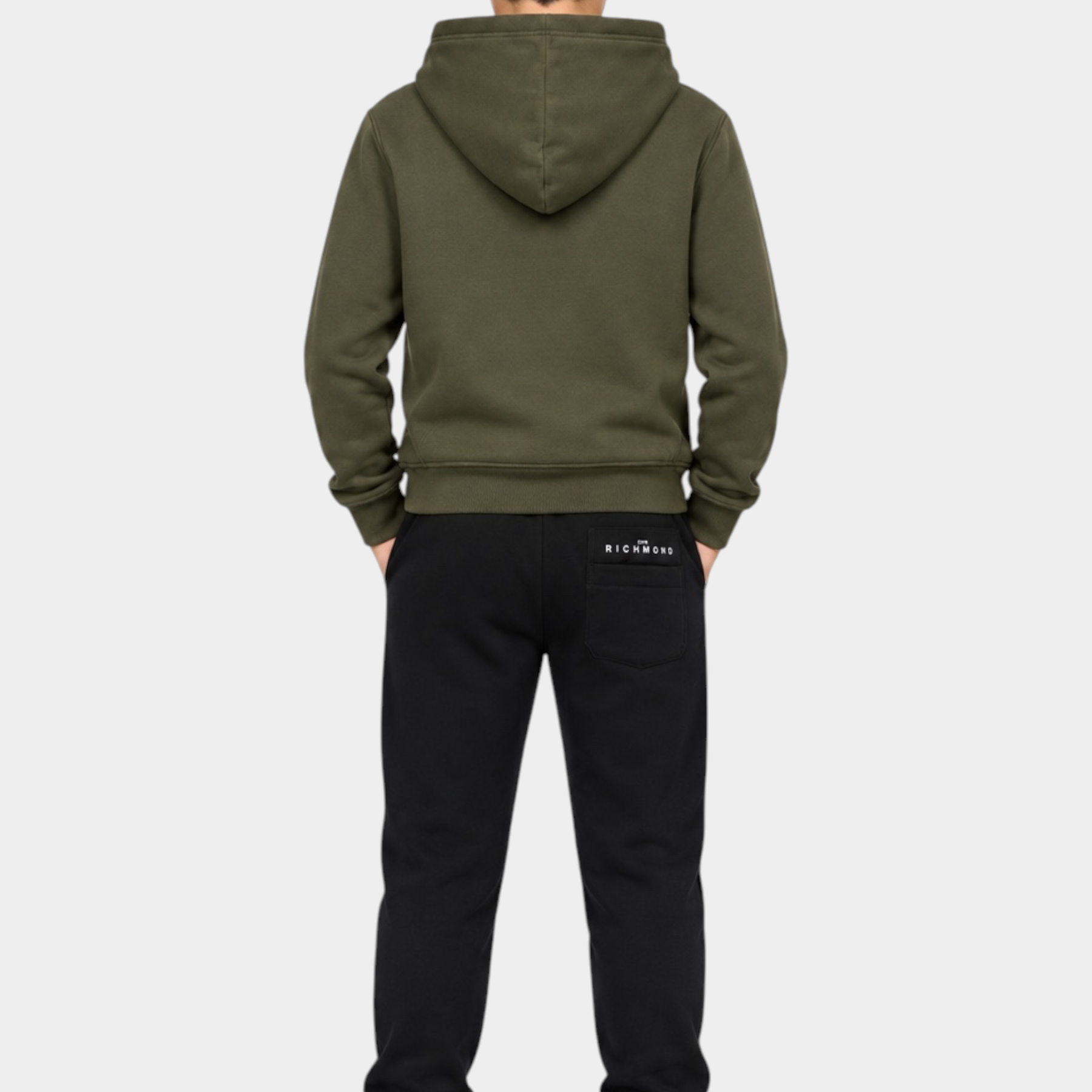 Ragazzo indossa completo sportivo Follower SRL con felpa verde con cappuccio e pantaloni neri RICHMOND, vista posteriore