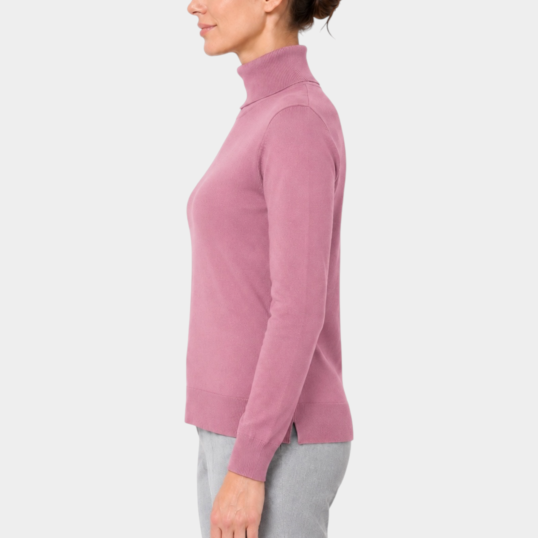 Dolcevita da donna Follower SRL in filo color lilla con collo alto e vestibilità classica, vista laterale