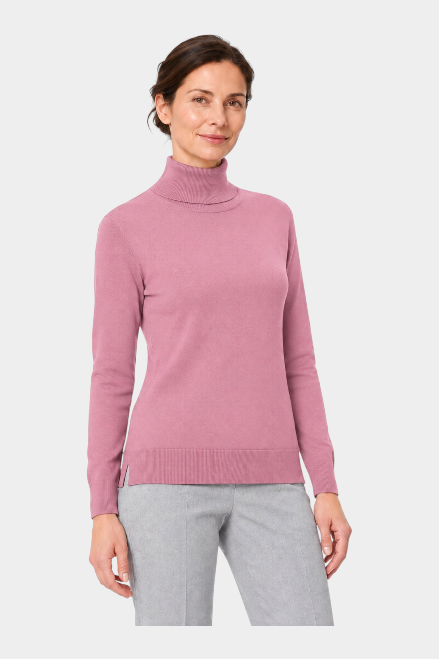 Dolcevita da donna Follower SRL in filo color lilla con collo alto e vestibilità classica su sfondo bianco