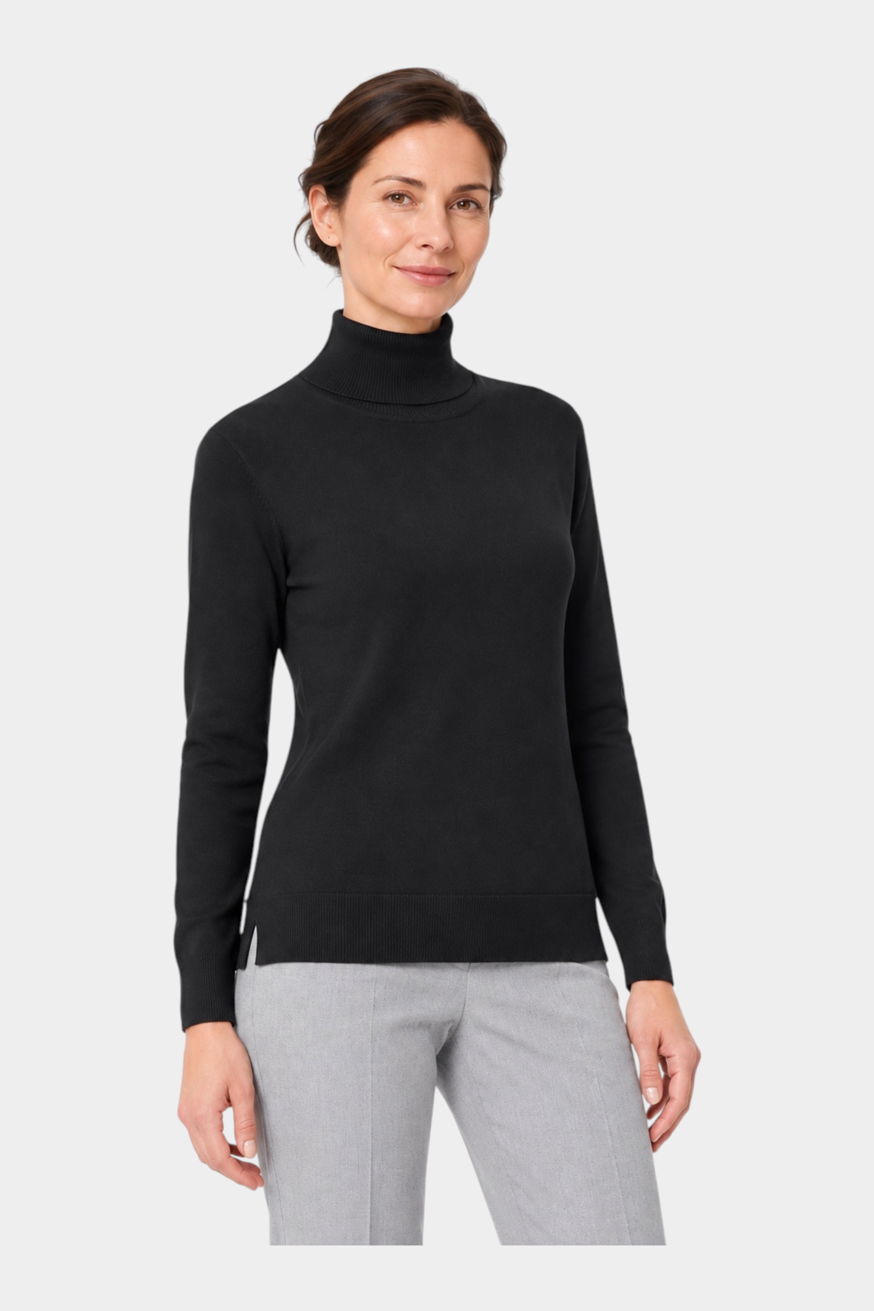 Dolcevita nero in filo Ragno indossato da una donna, maglia a collo alto elegante e versatile di Follower SRL