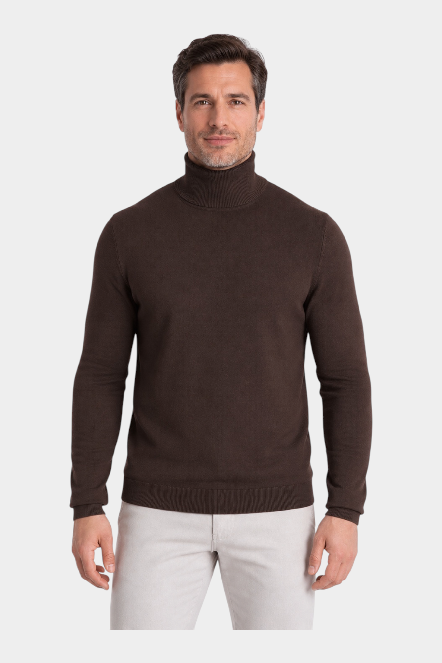 Dolcevita da uomo marrone in filo di cotone RAGNO indossato da un modello, collezione Follower SRL