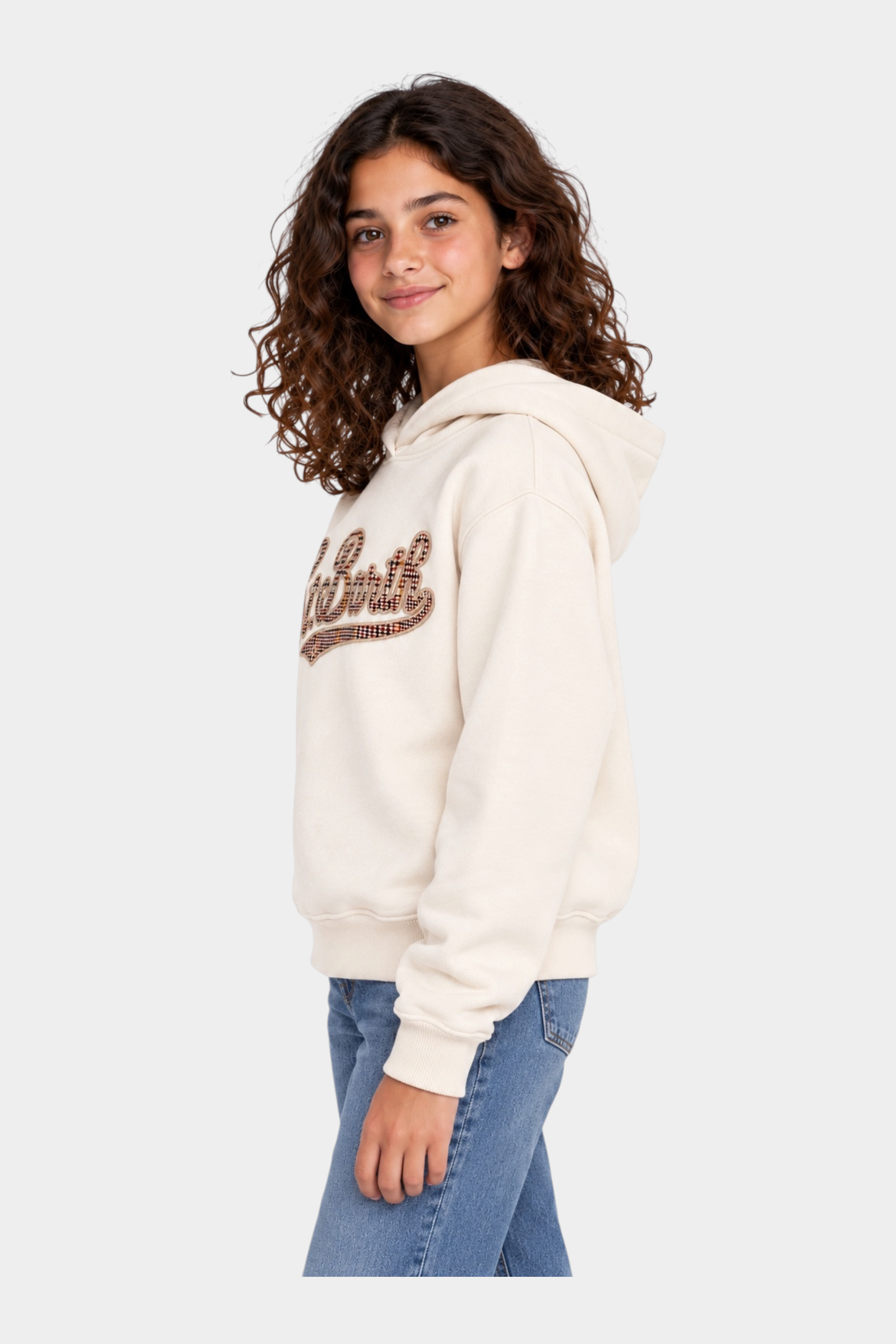 Ragazza indossa felpa Follower SRL MC2 Saint Barth avorio con cappuccio e scritta tartan sul petto