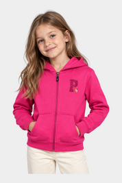 Bambina indossa una felpa Follower SRL fucsia con cappuccio, zip integrale e logo P decorato con strass