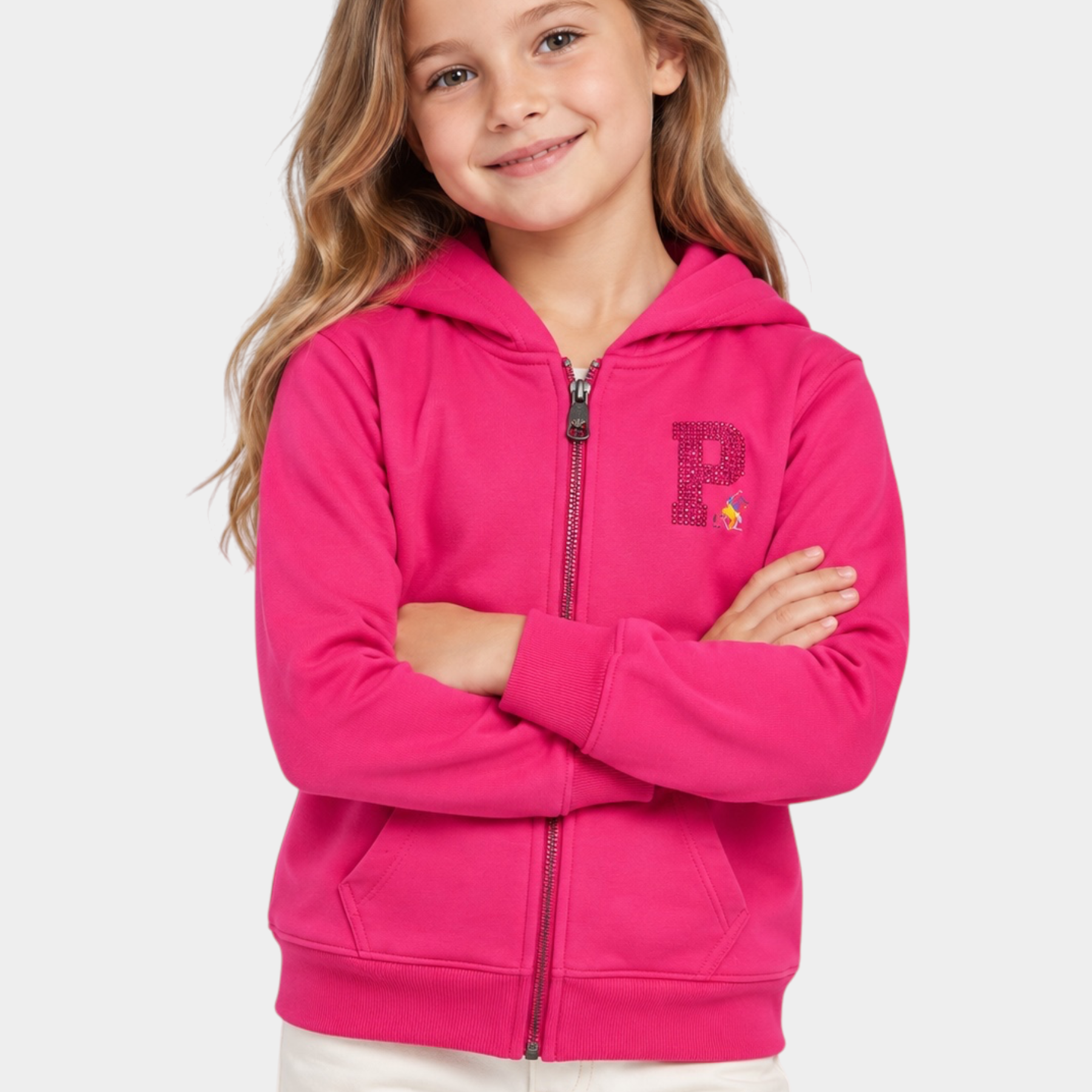 Bambina indossa una felpa Follower SRL fucsia con cappuccio, zip intera e logo con strass sul petto