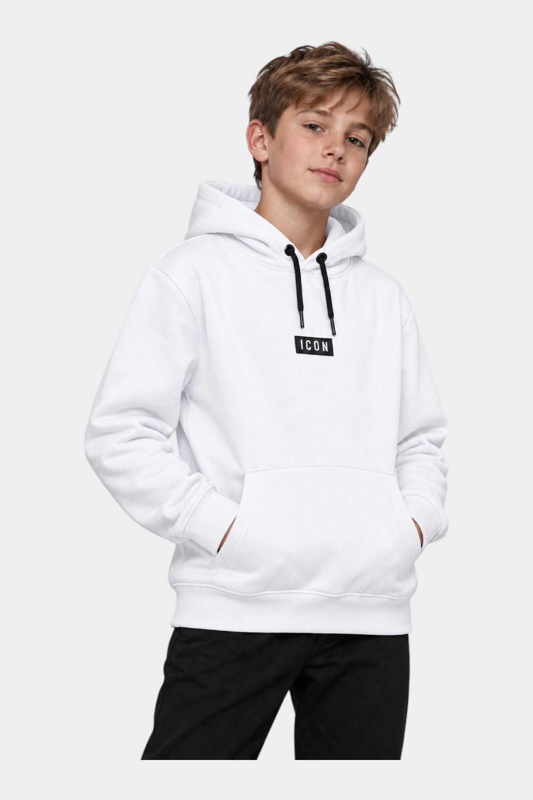 Ragazzo indossa una felpa con cappuccio bianca Follower SRL con logo ICON nero sul petto e tasca a marsupio