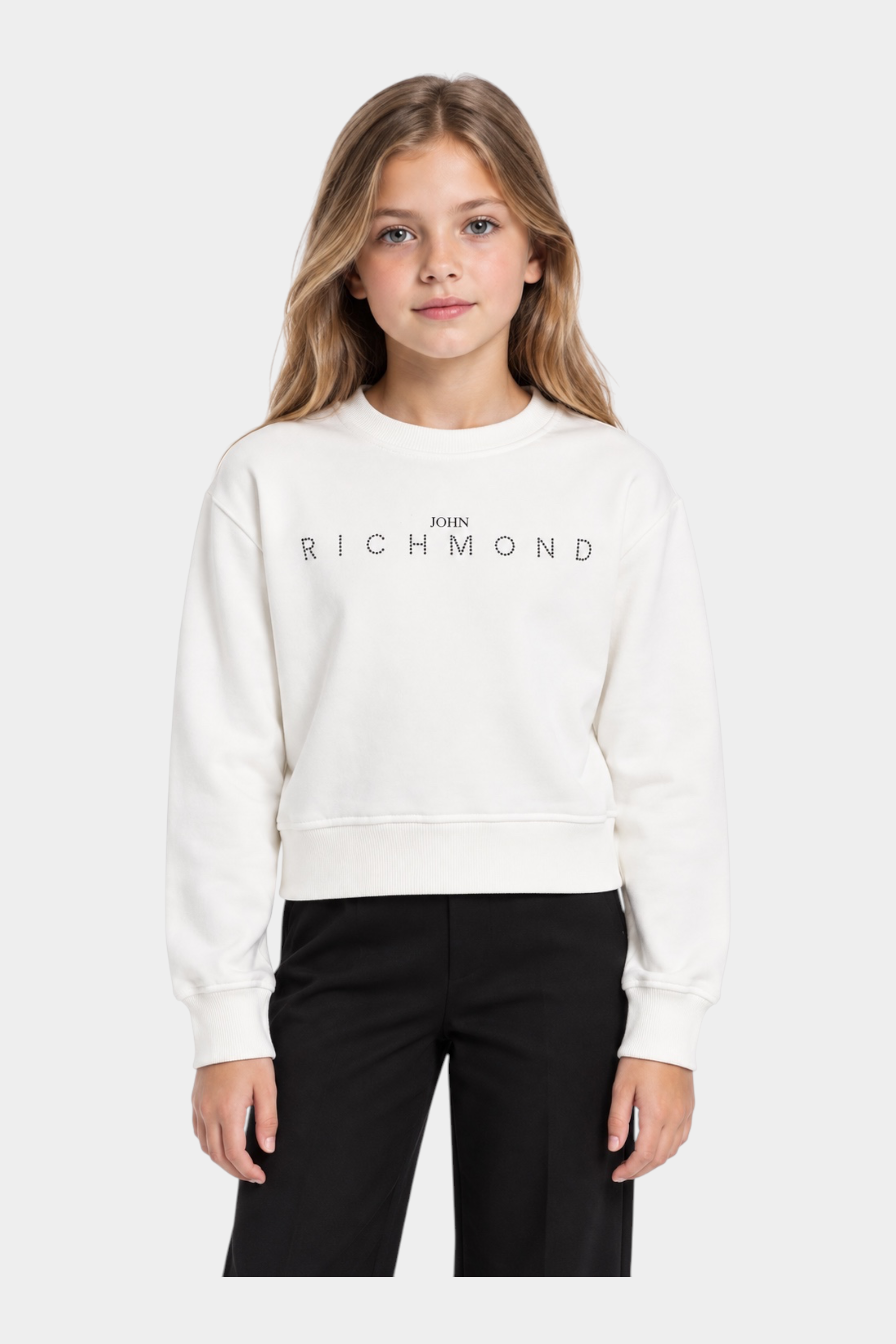 Bambina indossa felpa girocollo bianca Follower SRL con logo John Richmond decorato in strass